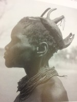 2)Hairstyle. Cuanhamas, Angola, 1935-1939. Arquivo Histórico Ultramarino