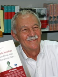 Eduardo_Mendoza_(Feria_del_Libro_de_Madrid,_6_de_junio_de_2008)